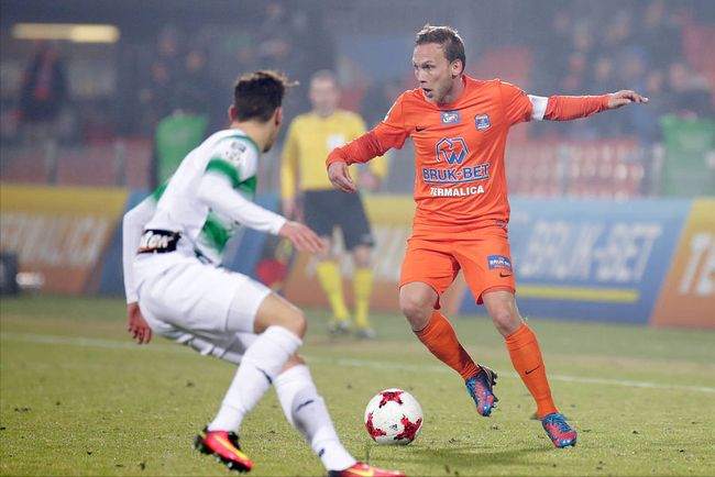 很多比赛中 很多比赛中